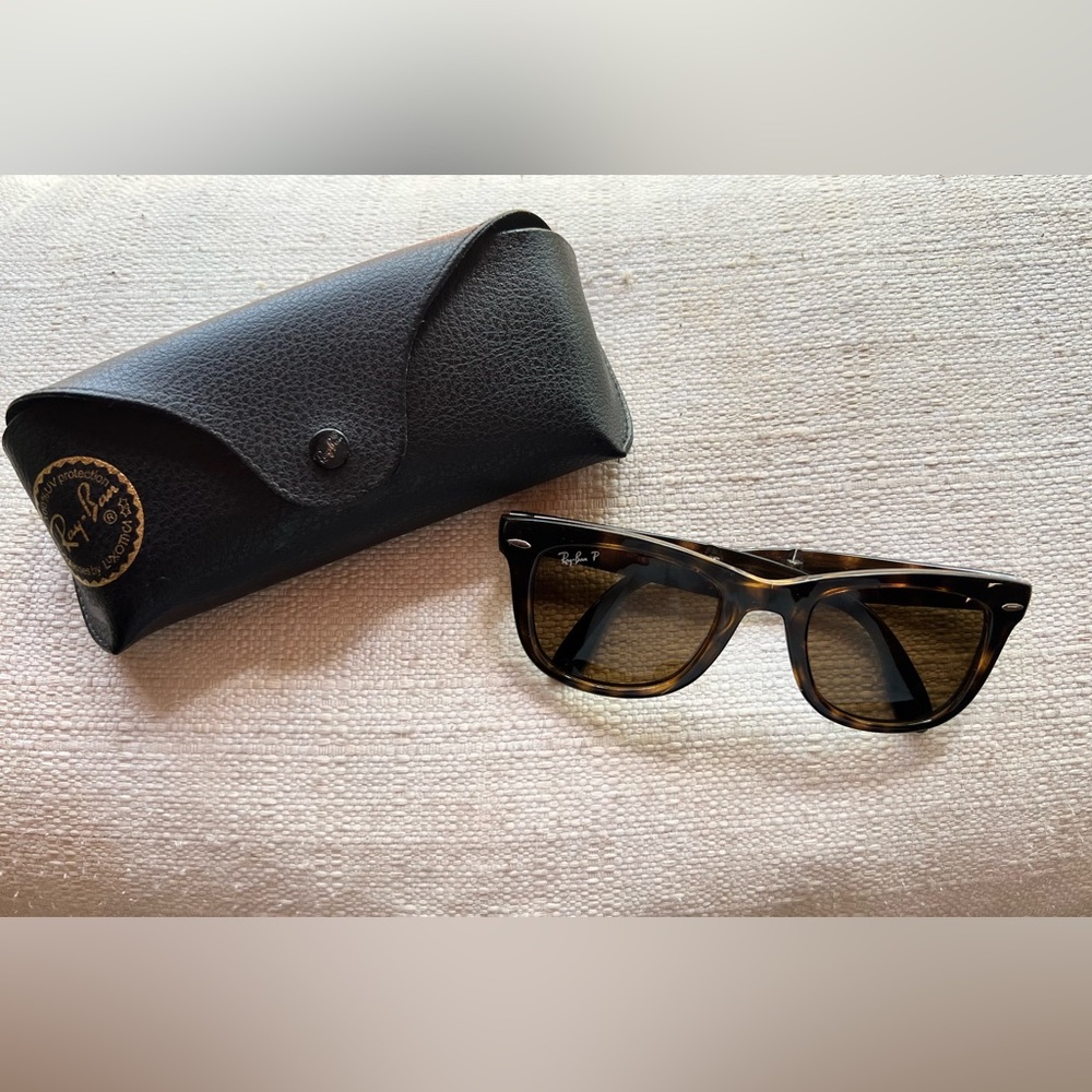 RAY BAN Original Polarized Folding Wayfarer Classic Tortoise Sunglasses